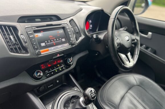 Kia Sportage 1.7 CRDI 3 SAT NAV GLASS PAN ROOF 31