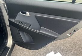 Kia Sportage 1.7 CRDI 3 SAT NAV GLASS PAN ROOF 28