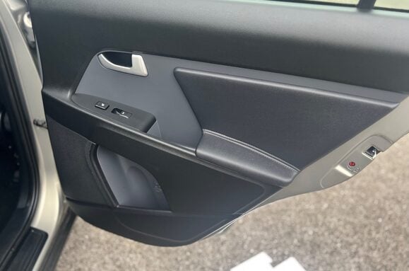 Kia Sportage 1.7 CRDI 3 SAT NAV GLASS PAN ROOF 28