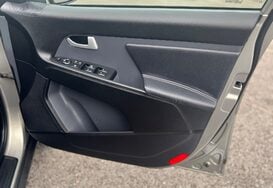 Kia Sportage 1.7 CRDI 3 SAT NAV GLASS PAN ROOF 23