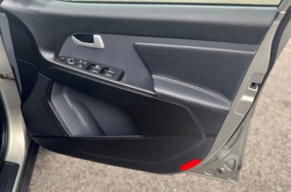 Kia Sportage 1.7 CRDI 3 SAT NAV GLASS PAN ROOF 23