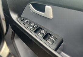 Kia Sportage 1.7 CRDI 3 SAT NAV GLASS PAN ROOF 24