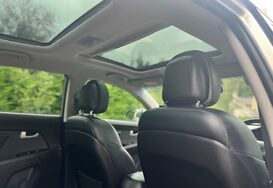 Kia Sportage 1.7 CRDI 3 SAT NAV GLASS PAN ROOF 25