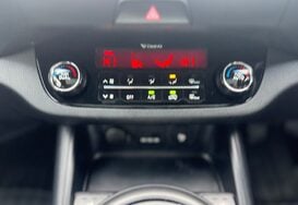Kia Sportage 1.7 CRDI 3 SAT NAV GLASS PAN ROOF 40