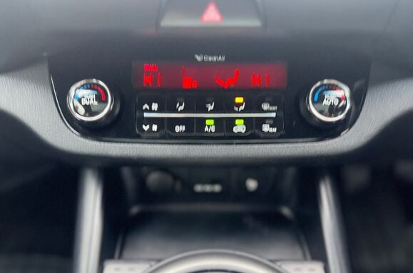 Kia Sportage 1.7 CRDI 3 SAT NAV GLASS PAN ROOF 40