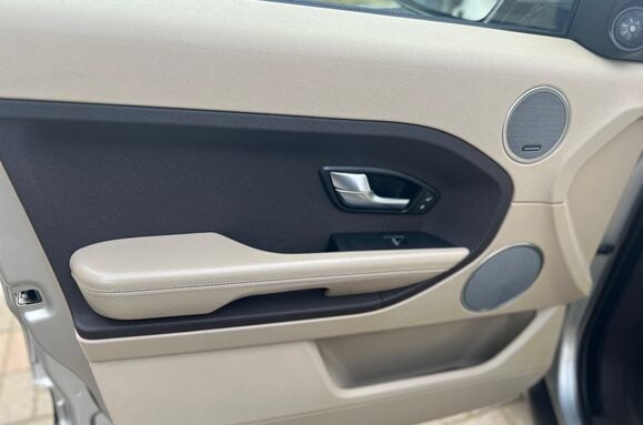 Land Rover Range Rover Evoque 2.2 SD4 PURE TECH 32