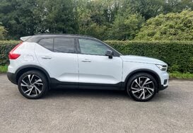 Volvo XC40 2.0 T5 R-DESIGN PRO AWD AUTO 6