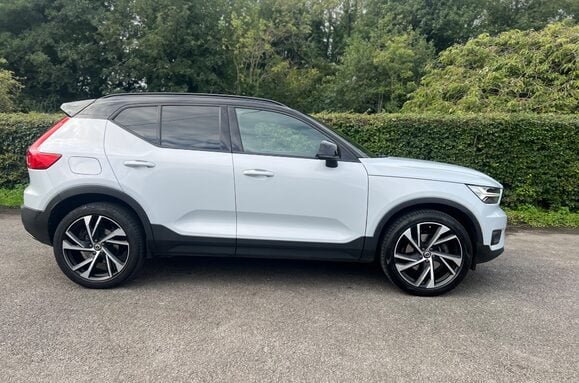 Volvo XC40 2.0 T5 R-DESIGN PRO AWD AUTO 6