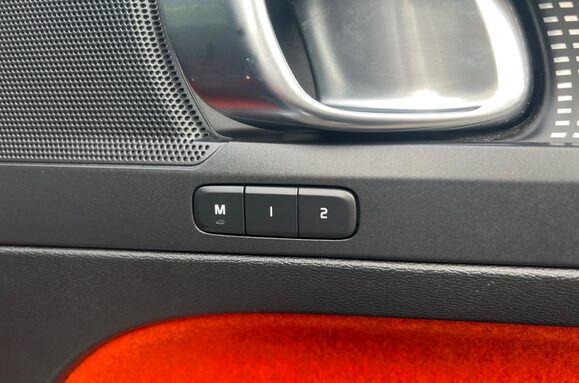 Volvo XC40 2.0 T5 R-DESIGN PRO AWD AUTO 20