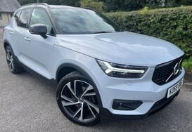 Volvo XC40 2.0 T5 R-DESIGN PRO AWD AUTO 2