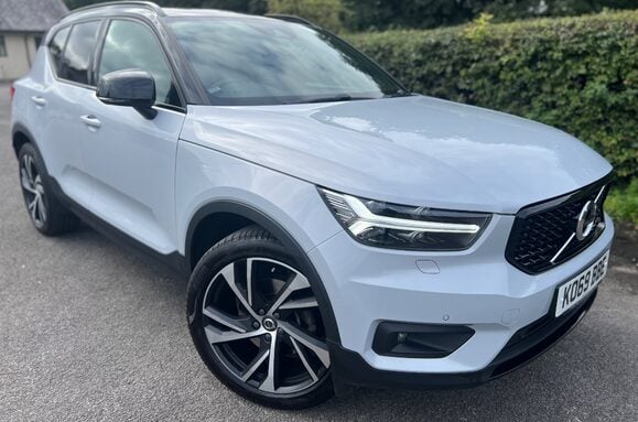 Volvo XC40 2.0 T5 R-DESIGN PRO AWD AUTO 2