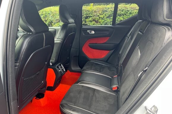 Volvo XC40 2.0 T5 R-DESIGN PRO AWD AUTO 32