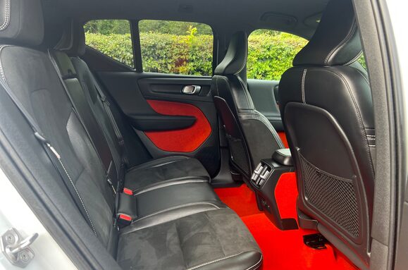 Volvo XC40 2.0 T5 R-DESIGN PRO AWD AUTO 23