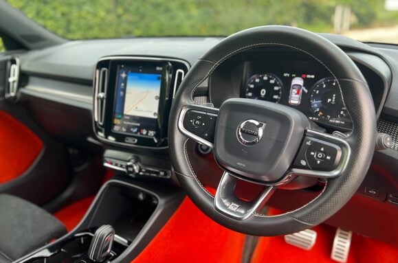 Volvo XC40 2.0 T5 R-DESIGN PRO AWD AUTO 18