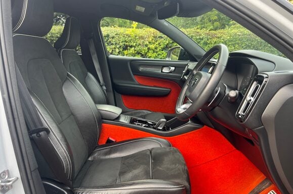 Volvo XC40 2.0 T5 R-DESIGN PRO AWD AUTO 17