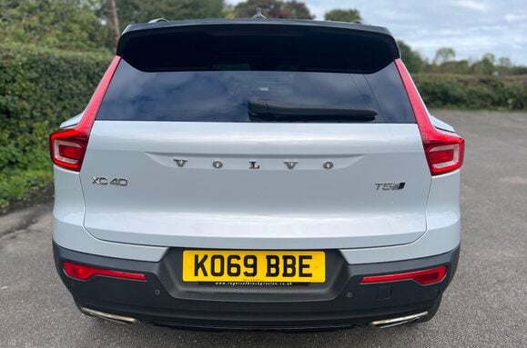 Volvo XC40 2.0 T5 R-DESIGN PRO AWD AUTO 8