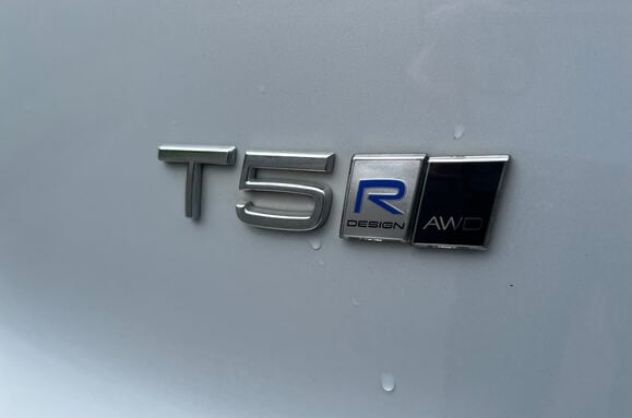 Volvo XC40 2.0 T5 R-DESIGN PRO AWD AUTO 9