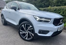 Volvo XC40 2.0 T5 R-DESIGN PRO AWD AUTO 1