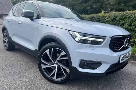 Volvo XC40 2.0 T5 R-DESIGN PRO AWD AUTO 1