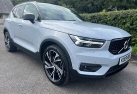 Volvo XC40 2.0 T5 R-DESIGN PRO AWD AUTO 5