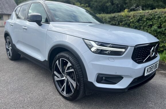 Volvo XC40 2.0 T5 R-DESIGN PRO AWD AUTO 5