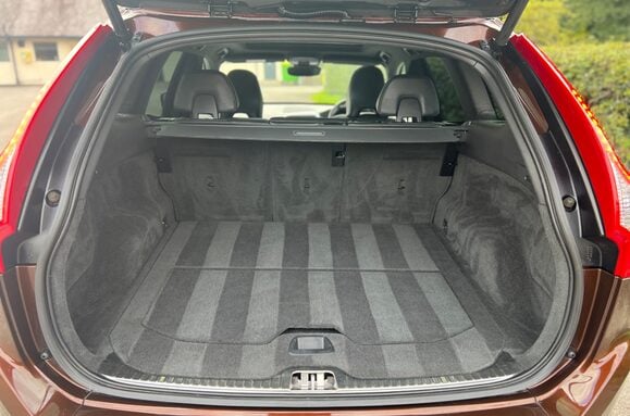 Volvo XC60 2.0 D4 R-DESIGN LUX NAV AUTO PAN ROOF 35