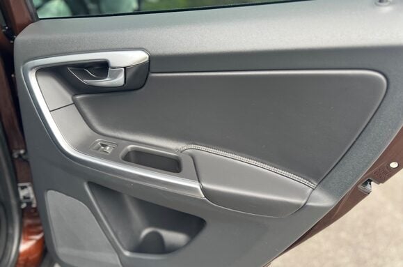 Volvo XC60 2.0 D4 R-DESIGN LUX NAV AUTO PAN ROOF 23