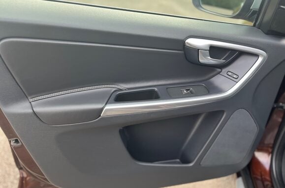 Volvo XC60 2.0 D4 R-DESIGN LUX NAV AUTO PAN ROOF 28