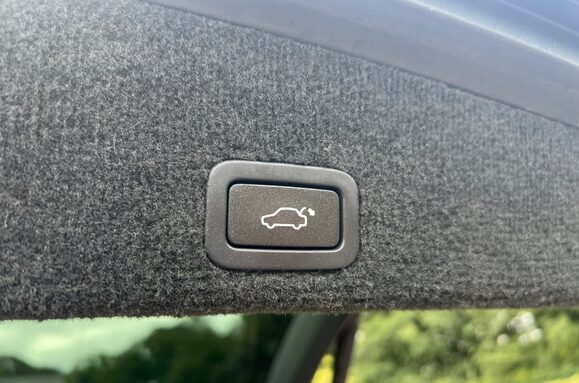 Volvo XC60 2.0 D4 R-DESIGN LUX NAV AUTO PAN ROOF 37