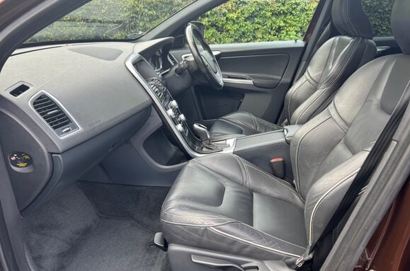 Volvo XC60 2.0 D4 R-DESIGN LUX NAV AUTO PAN ROOF 26