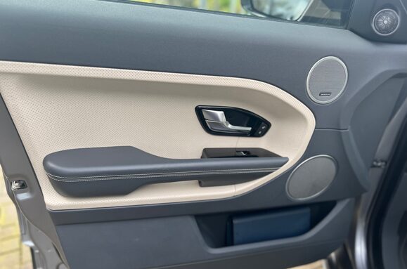 Land Rover Range Rover Evoque 2.2 SD4 DYNAMIC AUTO 32