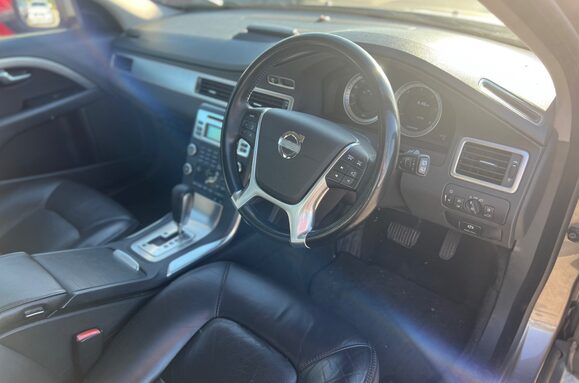 Volvo XC70 20 D3 SE LUX AUTO ESTATE 4