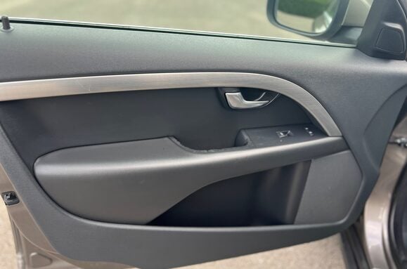 Volvo XC70 2.0 D3 SE LUX AUTO ESTATE 27
