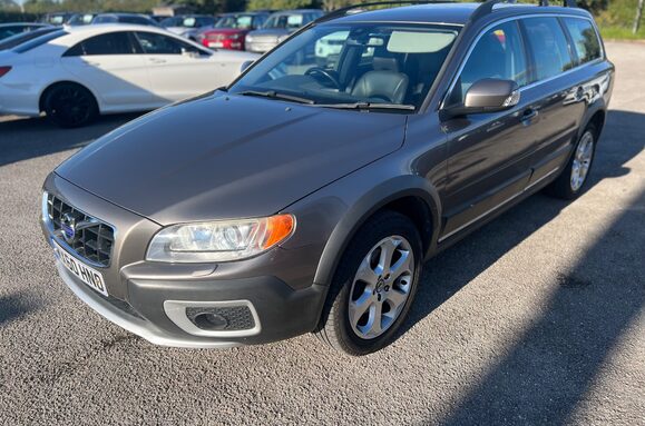Volvo XC70 20 D3 SE LUX AUTO ESTATE 2