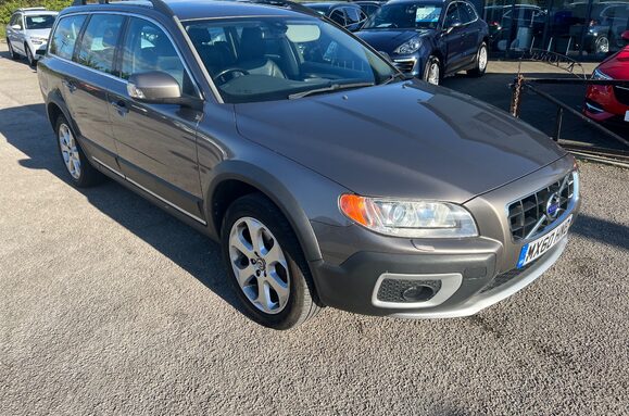 Volvo XC70 20 D3 SE LUX AUTO ESTATE 1