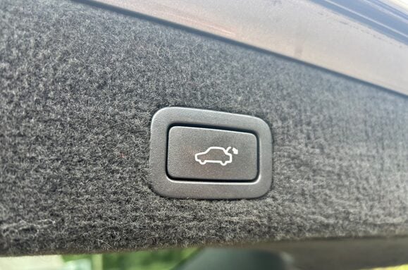 Volvo XC70 2.0 D3 SE LUX AUTO ESTATE 37