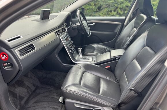 Volvo XC70 2.0 D3 SE LUX AUTO ESTATE 25