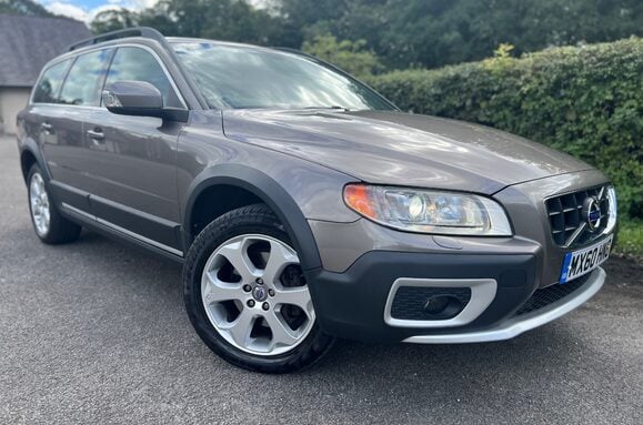 Volvo XC70 2.0 D3 SE LUX AUTO ESTATE 1