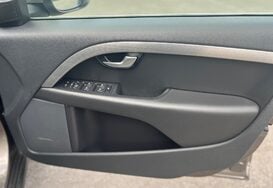 Volvo XC70 2.0 D3 SE LUX AUTO ESTATE 18