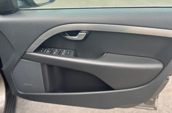 Volvo XC70 2.0 D3 SE LUX AUTO ESTATE 18