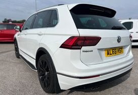 Volkswagen Tiguan R-LINE 2.0 TDI 4MOTION DSG AUTO GLASS PAN ROOF 6