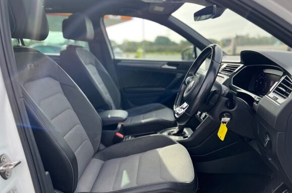 Volkswagen Tiguan R-LINE 2.0 TDI 4MOTION DSG AUTO GLASS PAN ROOF 11