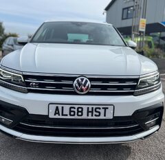 Volkswagen Tiguan R-LINE 2.0 TDI 4MOTION DSG AUTO GLASS PAN ROOF 1