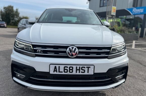 Volkswagen Tiguan R-LINE 2.0 TDI 4MOTION DSG AUTO GLASS PAN ROOF 2