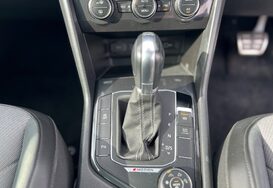 Volkswagen Tiguan R-LINE 2.0 TDI 4MOTION DSG AUTO GLASS PAN ROOF 15