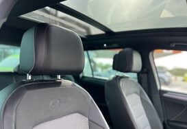 Volkswagen Tiguan R-LINE 2.0 TDI 4MOTION DSG AUTO GLASS PAN ROOF 10