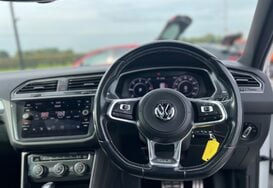Volkswagen Tiguan R-LINE 2.0 TDI 4MOTION DSG AUTO GLASS PAN ROOF 13