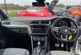 Volkswagen Tiguan R-LINE 2.0 TDI 4MOTION DSG AUTO GLASS PAN ROOF 14
