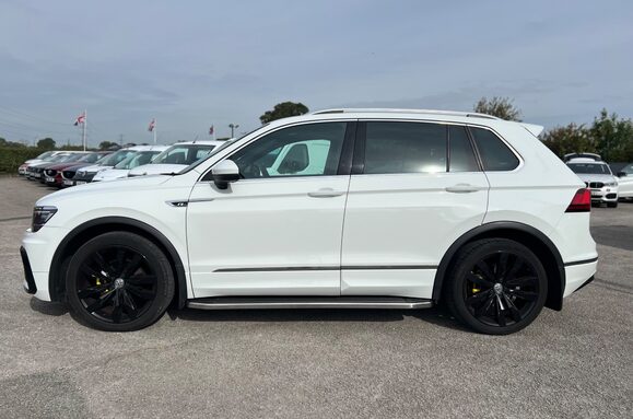 Volkswagen Tiguan R-LINE 2.0 TDI 4MOTION DSG AUTO GLASS PAN ROOF 5