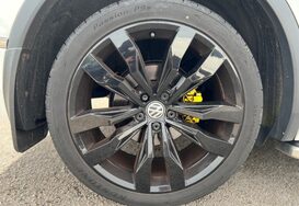 Volkswagen Tiguan R-LINE 2.0 TDI 4MOTION DSG AUTO GLASS PAN ROOF 8